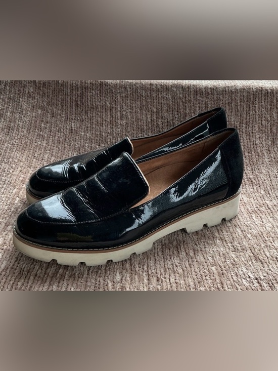 Vionic Shoes - Vionic Kensley Loafer - size 7.5